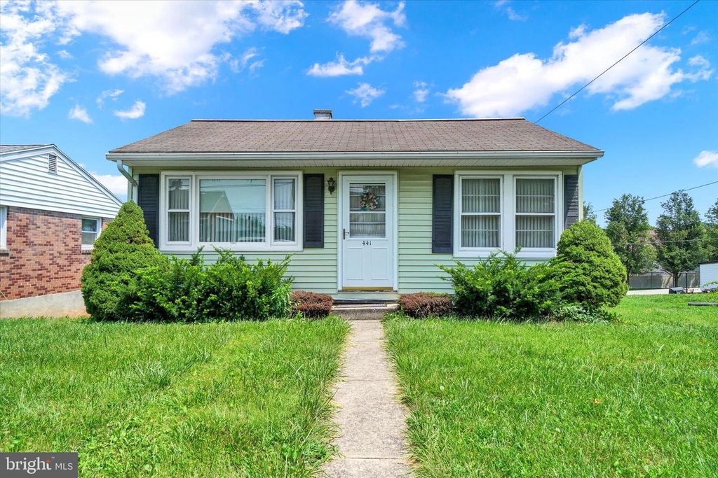 441 W MAPLE ST, Dallastown, PA 17313