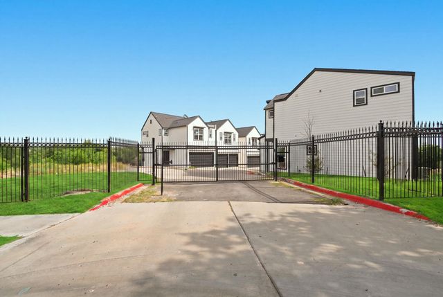 1300 Mckie DR 33, Austin, TX 78752