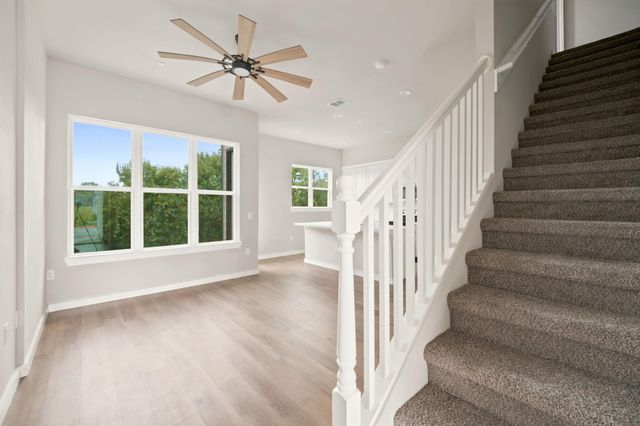 1300 Mckie DR 33, Austin, TX 78752