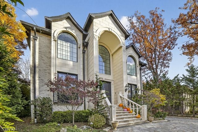 1096 Briar Way, Fort Lee Boro, NJ 07024