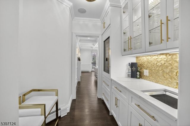 1096 Briar Way, Fort Lee Boro, NJ 07024