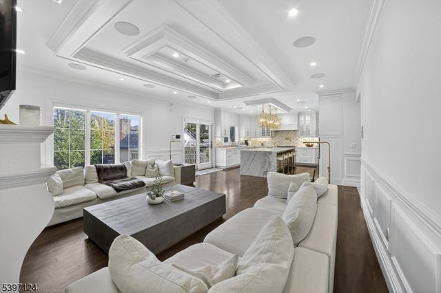 1096 Briar Way, Fort Lee Boro, NJ 07024