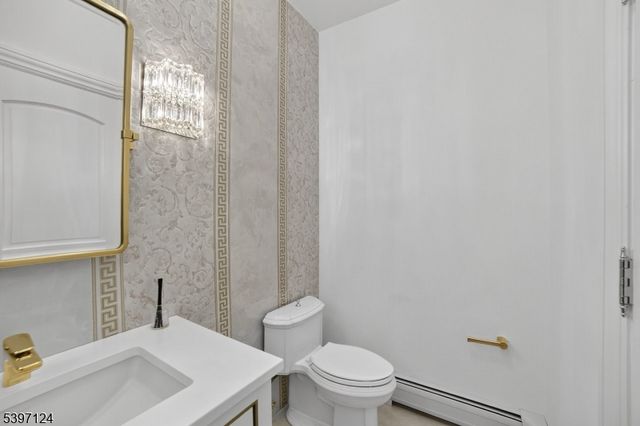 1096 Briar Way, Fort Lee Boro, NJ 07024