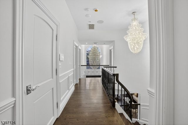 1096 Briar Way, Fort Lee Boro, NJ 07024