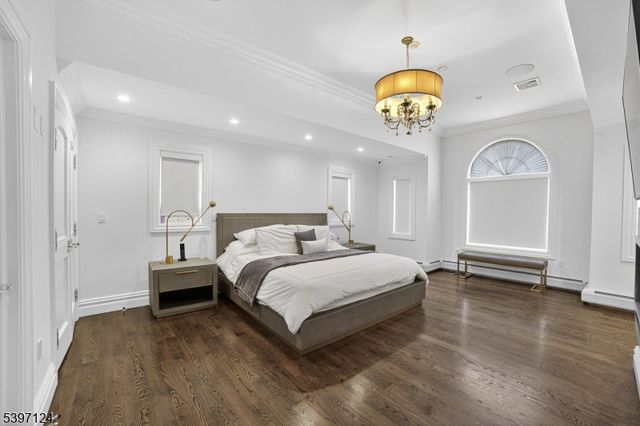 1096 Briar Way, Fort Lee Boro, NJ 07024