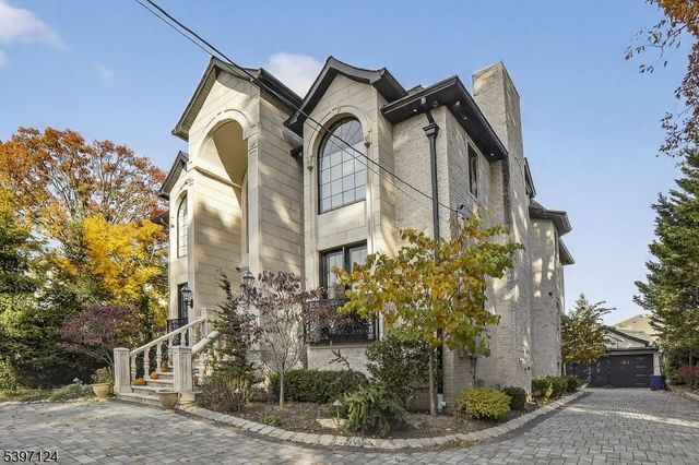 1096 Briar Way, Fort Lee Boro, NJ 07024