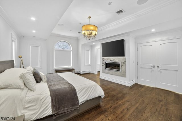 1096 Briar Way, Fort Lee Boro, NJ 07024