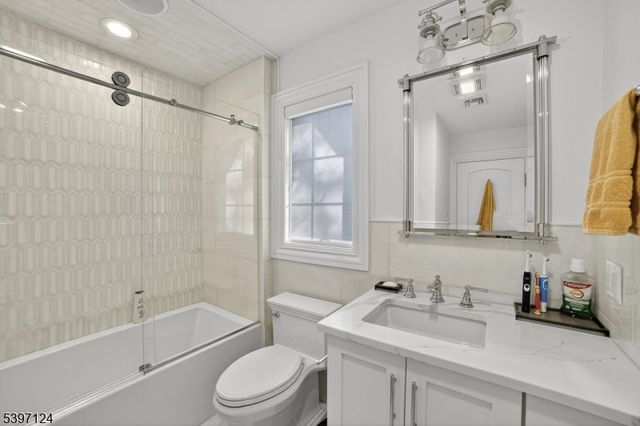 1096 Briar Way, Fort Lee Boro, NJ 07024