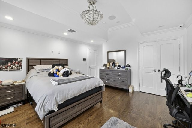 1096 Briar Way, Fort Lee Boro, NJ 07024