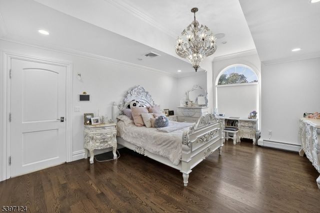 1096 Briar Way, Fort Lee Boro, NJ 07024