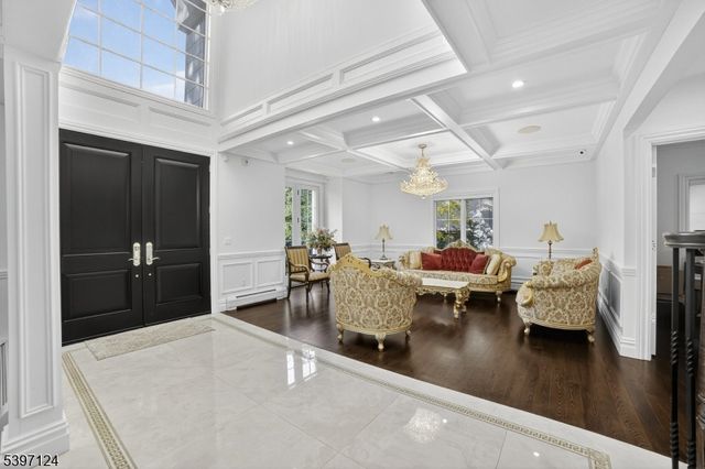 1096 Briar Way, Fort Lee Boro, NJ 07024