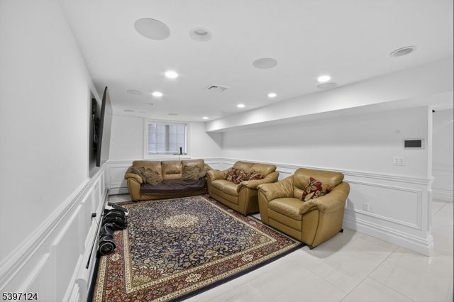 1096 Briar Way, Fort Lee Boro, NJ 07024