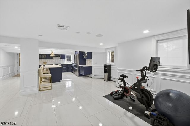 1096 Briar Way, Fort Lee Boro, NJ 07024