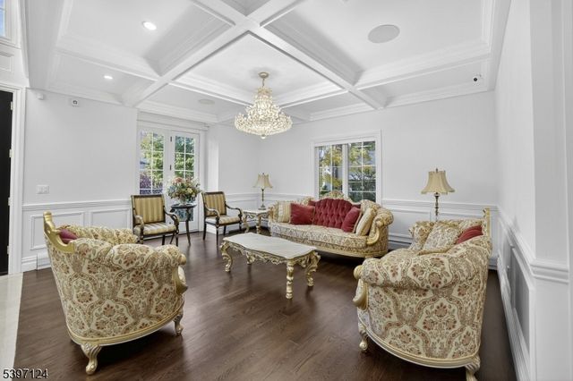 1096 Briar Way, Fort Lee Boro, NJ 07024