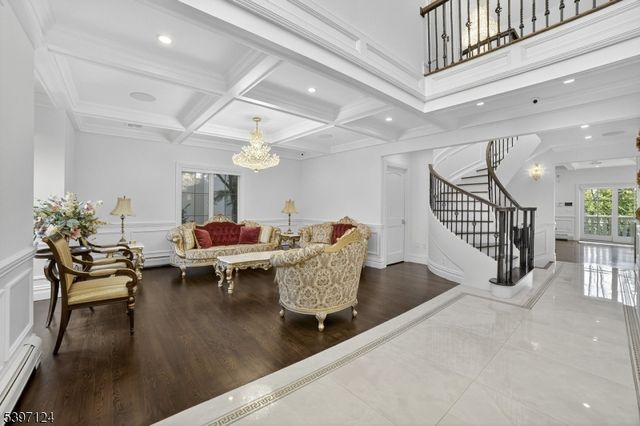 1096 Briar Way, Fort Lee Boro, NJ 07024