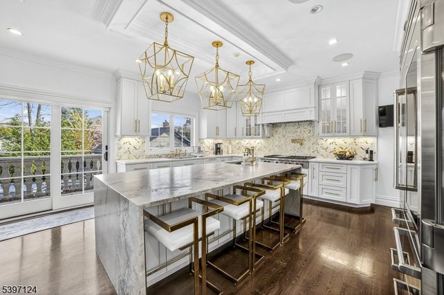 1096 Briar Way, Fort Lee Boro, NJ 07024