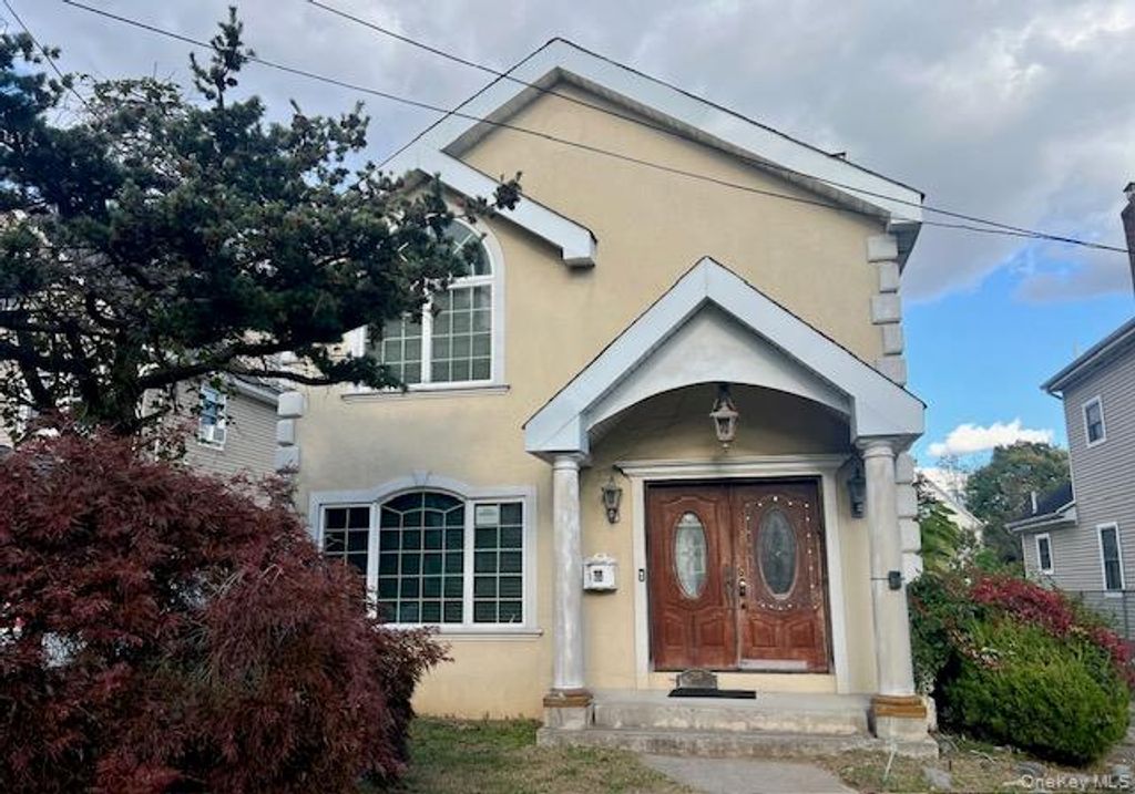 218 Avery Place, Cedarhurst, NY 11516