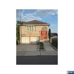 140 Prospect Street, Hasbrouck Heights, NJ 07604