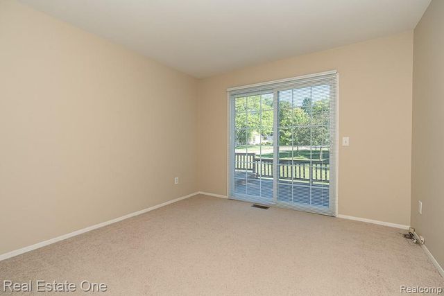 1242 Kings Cove Court, Rochester Hills, MI 48306