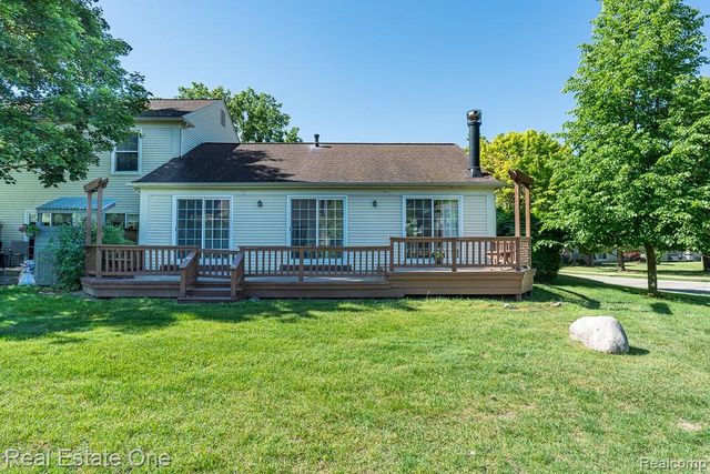 1242 Kings Cove Court, Rochester Hills, MI 48306