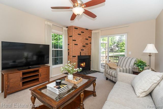 1242 Kings Cove Court, Rochester Hills, MI 48306