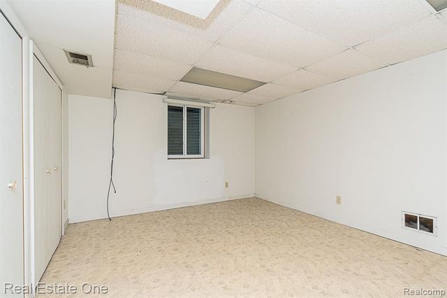 1242 Kings Cove Court, Rochester Hills, MI 48306