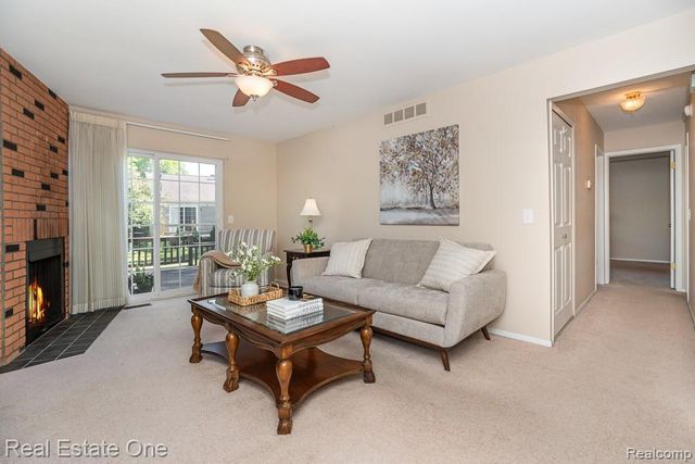 1242 Kings Cove Court, Rochester Hills, MI 48306