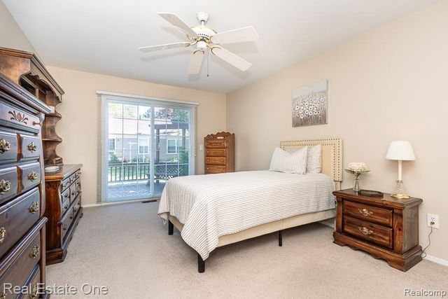 1242 Kings Cove Court, Rochester Hills, MI 48306