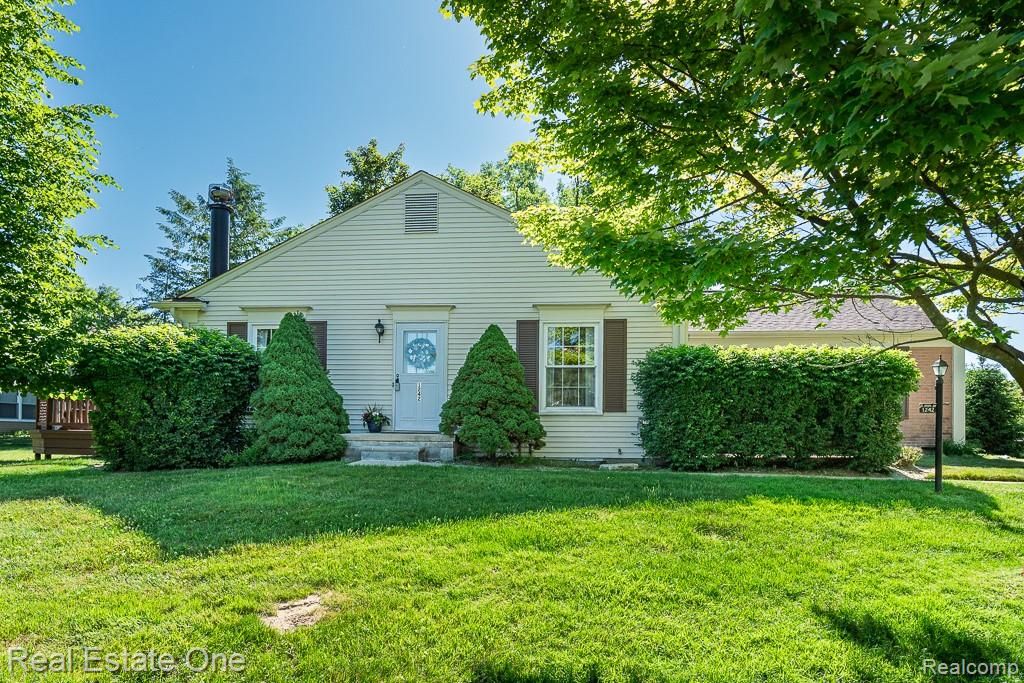 1242 Kings Cove Court, Rochester Hills, MI 48306