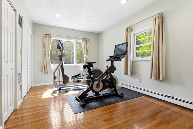 29 Karen Ln, Weymouth, MA 02188
