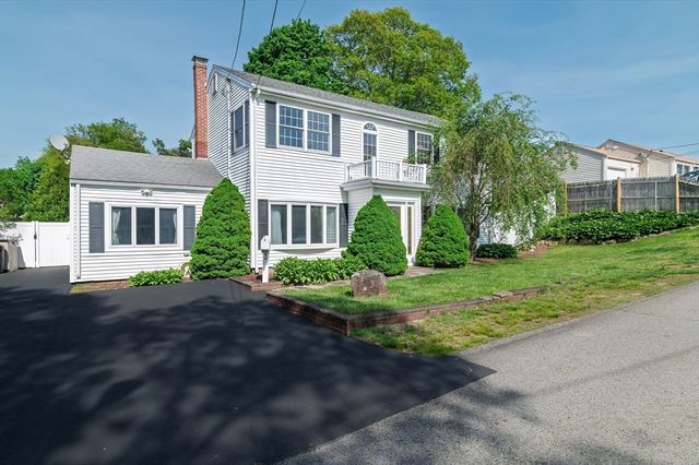29 Karen Ln, Weymouth, MA 02188