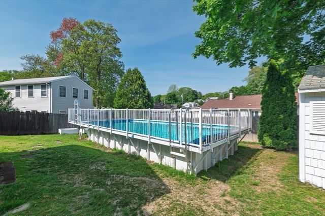 29 Karen Ln, Weymouth, MA 02188