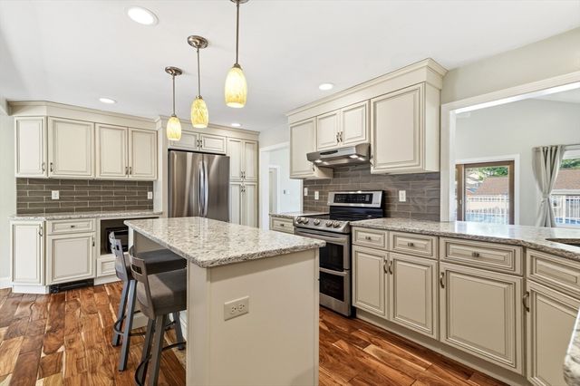 29 Karen Ln, Weymouth, MA 02188