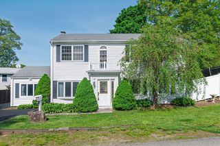 29 Karen Ln, Weymouth, MA 02188
