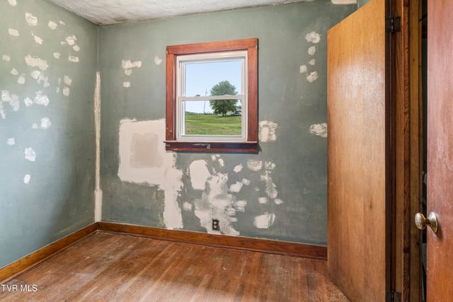 1313 Oasis Road, Bulls Gap, TN 37711