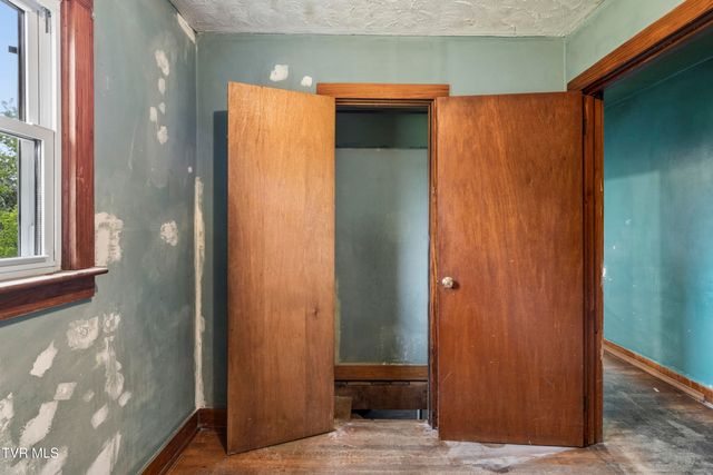 1313 Oasis Road, Bulls Gap, TN 37711