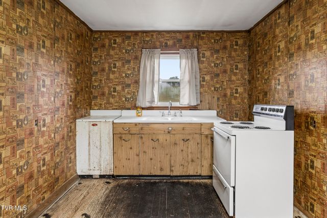 1313 Oasis Road, Bulls Gap, TN 37711