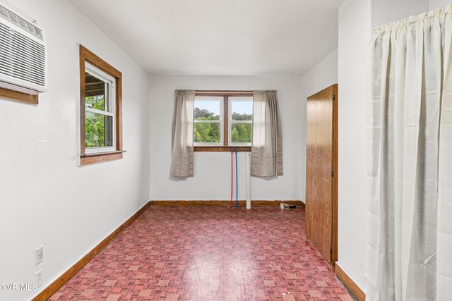 1313 Oasis Road, Bulls Gap, TN 37711