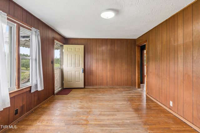 1313 Oasis Road, Bulls Gap, TN 37711