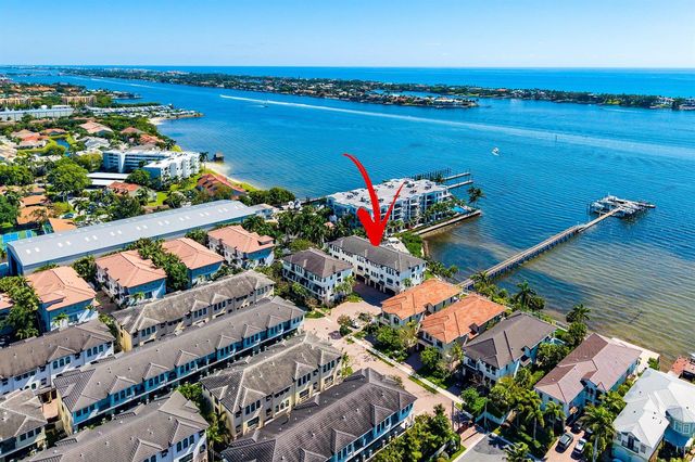 10 Windward Lane, Boynton Beach, FL 33435