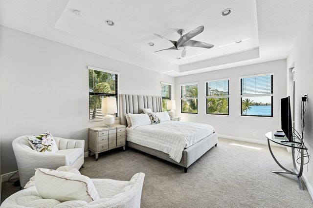 10 Windward Lane, Boynton Beach, FL 33435