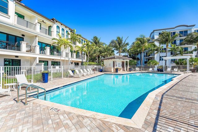 10 Windward Lane, Boynton Beach, FL 33435