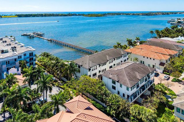 10 Windward Lane, Boynton Beach, FL 33435