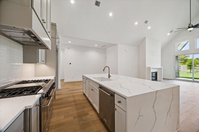 422 Venado View Court, Conroe, TX 77304