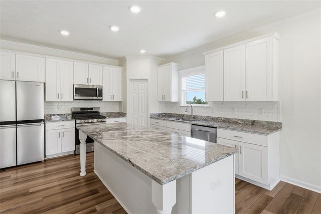 812 Curtman Ct, Plum Boro, PA 15068
