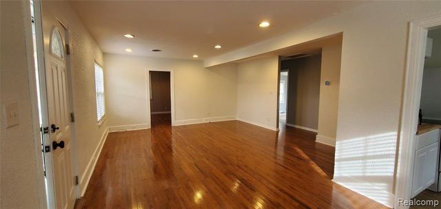 910 N Gulley Road, Dearborn, MI 48128