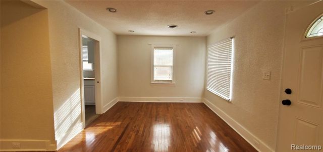 910 N Gulley Road, Dearborn, MI 48128