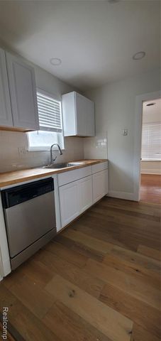 910 N Gulley Road, Dearborn, MI 48128