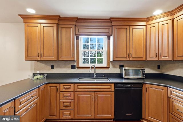 90 STEFFIE DR, Mount Wolf, PA 17347