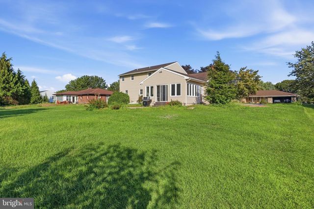 90 STEFFIE DR, Mount Wolf, PA 17347